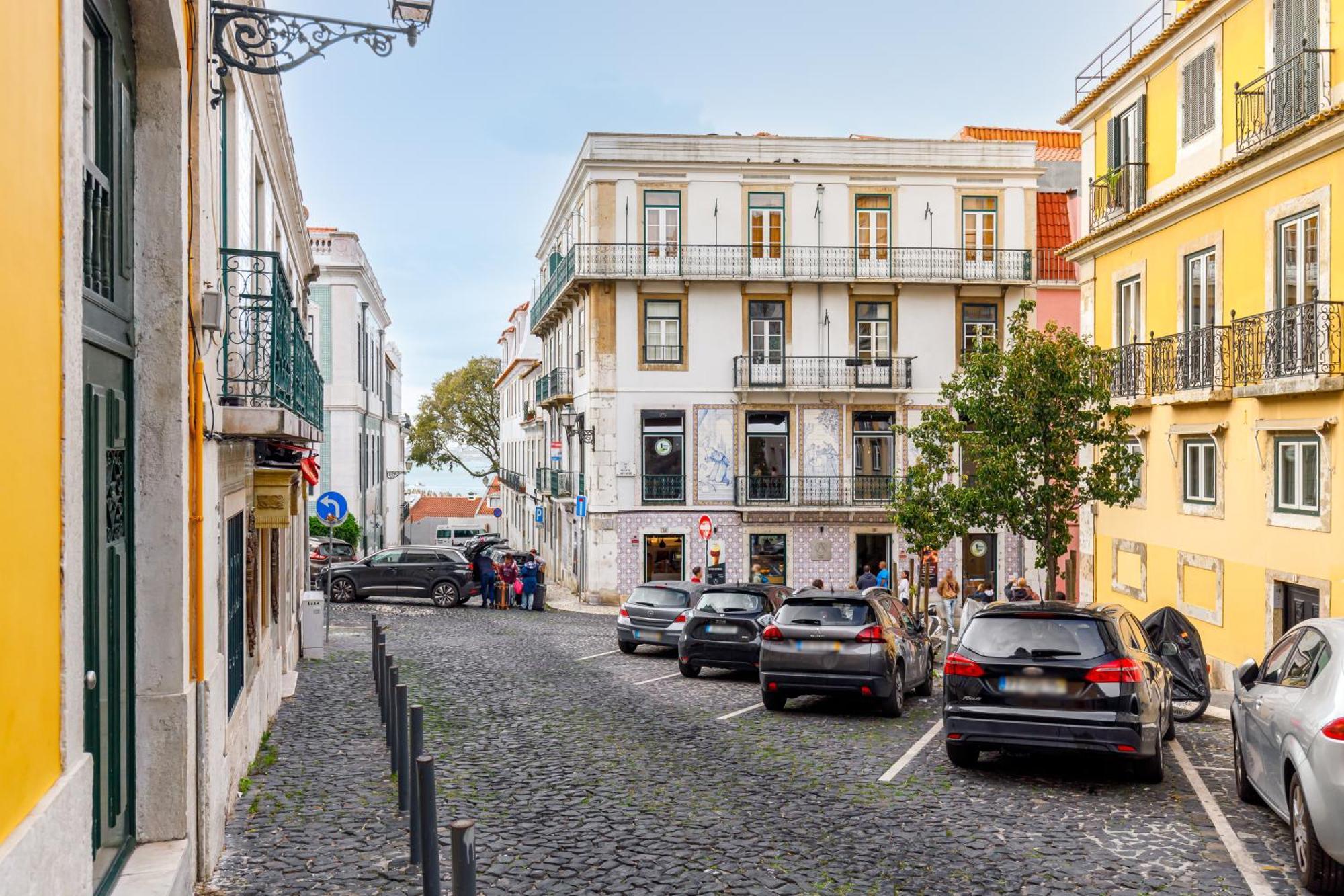 Sublime Apt Medieval Alfama Lisboa Exteriör bild